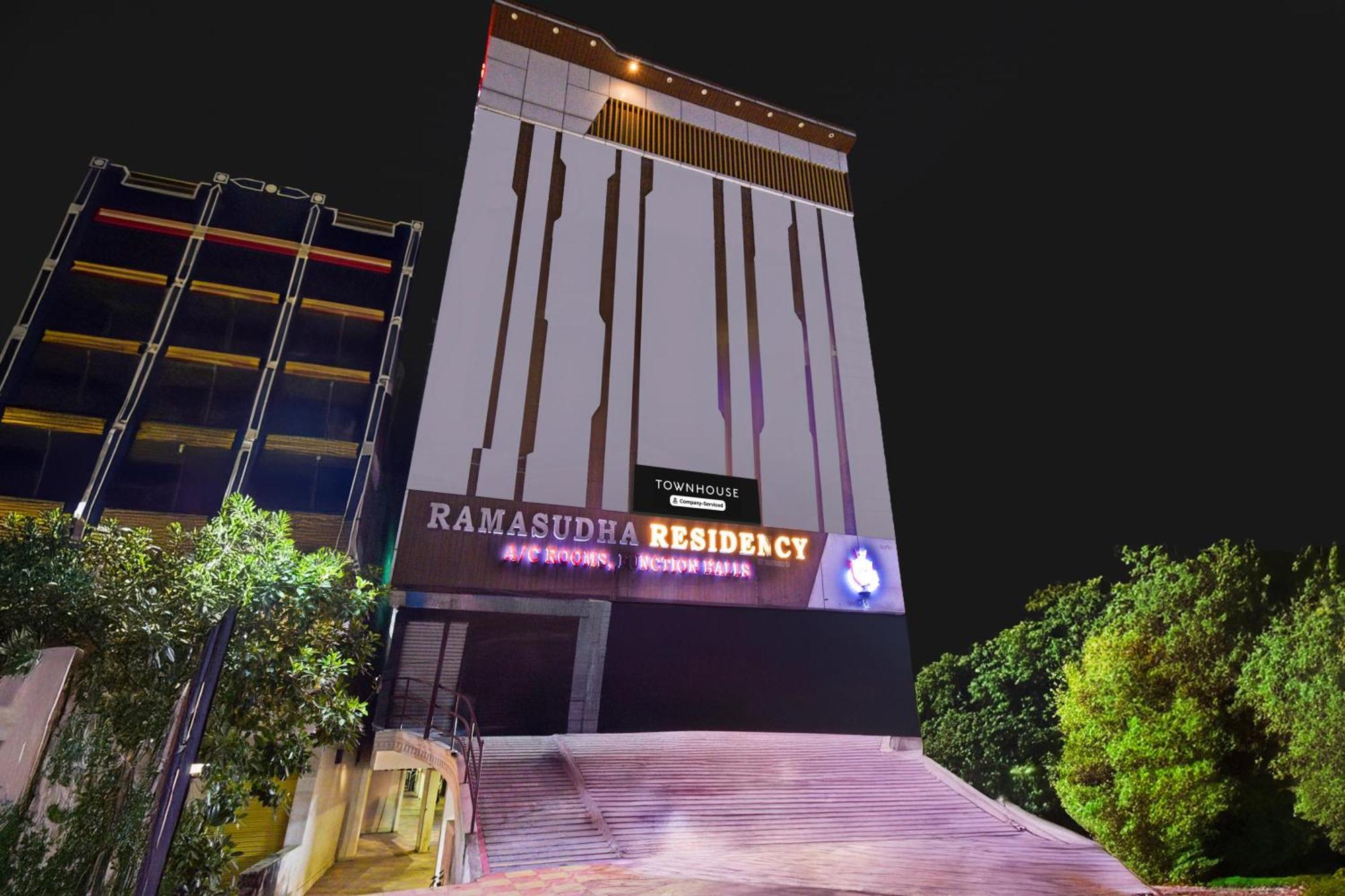 Super Townhouse Mancherial Mancherāl Exterior foto