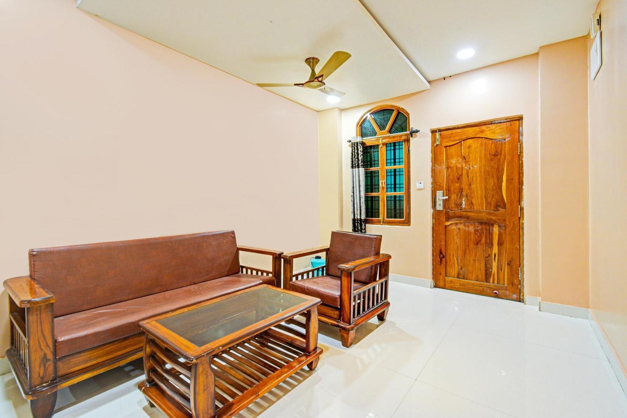 Super Townhouse Mancherial Mancherāl Exterior foto
